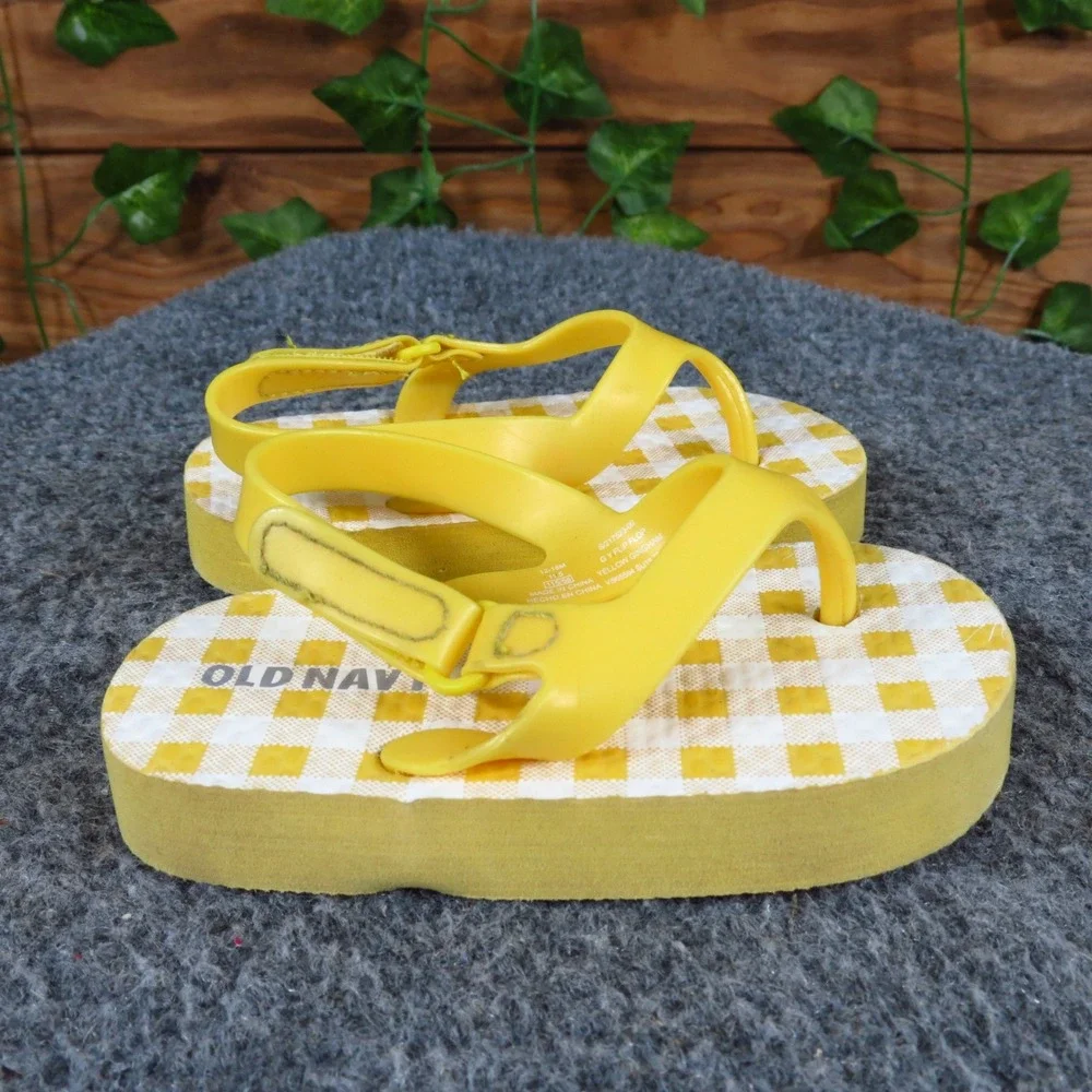 Old Navy‎ Gingham Baby Girls Flip Flop Sandals Size 4 Summer Beach Yellow White
